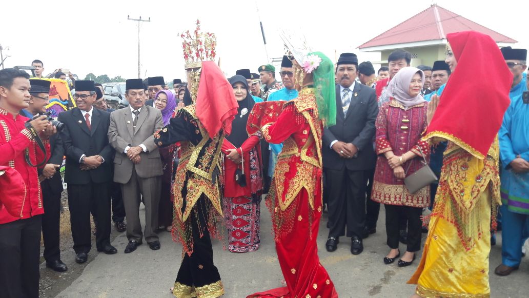 Bupati Kuansing H. Mursini Hadiri HUT Dharmasraya ke 14 dan Berikan Ucapan Selamat