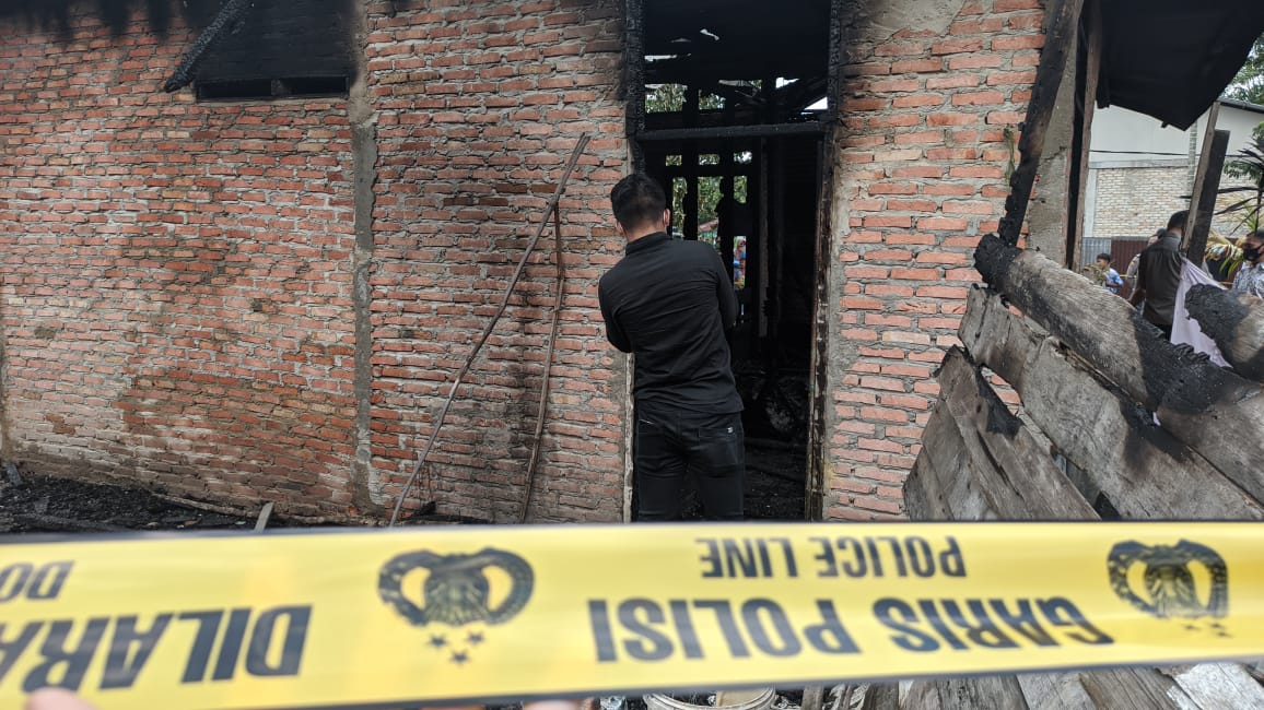 Kebakaran Rumah di Rumbai Tewaskan Seorang Anak yang Terjebak di Dalam Lemari 
