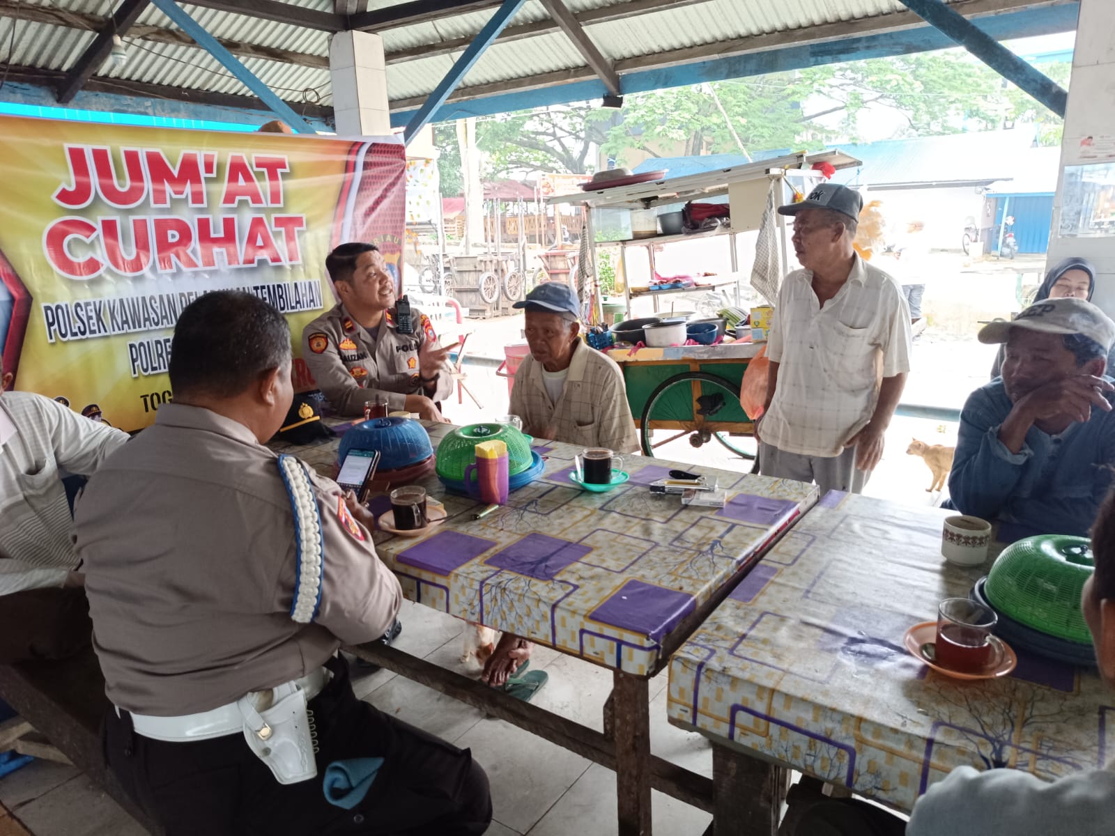 Ciptakan Pemilu Damai, Polsek Kawasan Pelabuhan Tembilahan di Inhil Adakan Jumat Curhat dengan Buruh