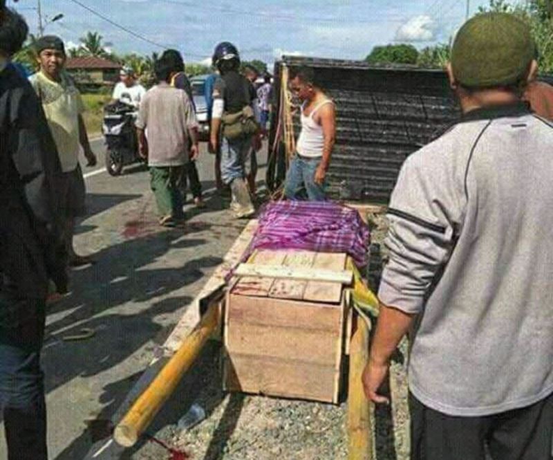 Inalillahi, Gara-Gara Mobil Pengantar Jenazah Terbalik, Dua Orang Meninggal