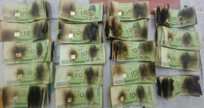 Coba Sterilkan dari Virus Corona, Uang Pria Ini Nyaris Habis Terbakar