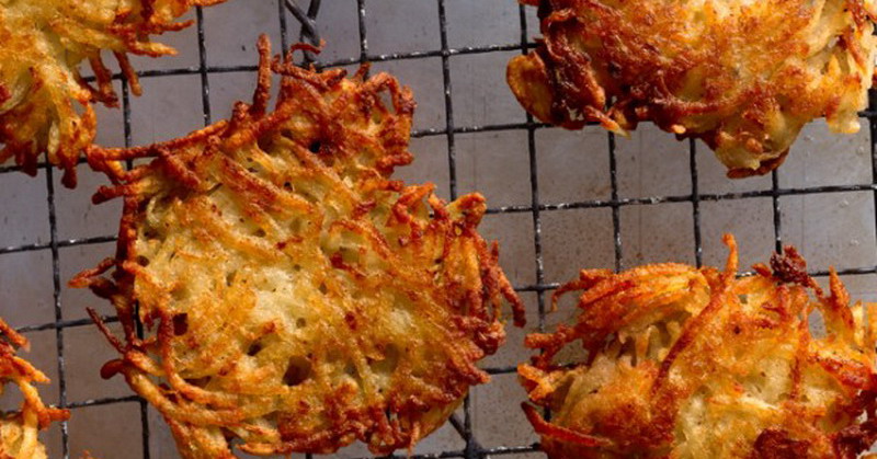 Hati-Hati, Ini Bahaya Makan Gorengan Berplastik bagi Kesehatan!