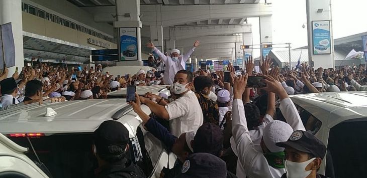 Takut Ingin Ditangkap Lagi, FPI Jaga 24 Jam Rumah Habib Rizieq