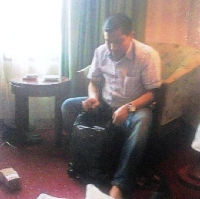 Beredar Photo Anggota DPRD Kuansing Hitung Uang Miliaran Rupiah