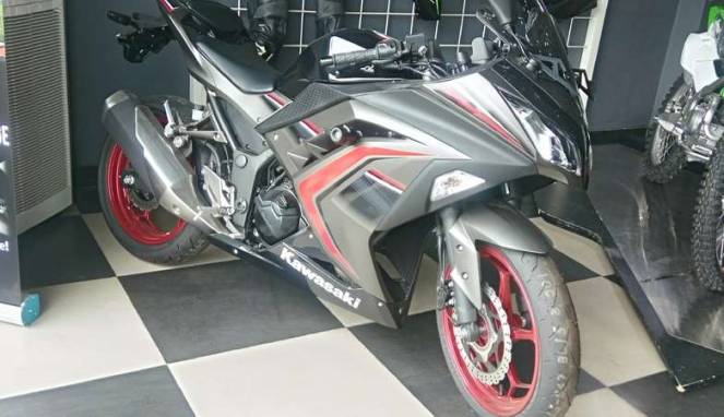 Habiskan Stok, Ninja 250 Model Lama Diskon Besar