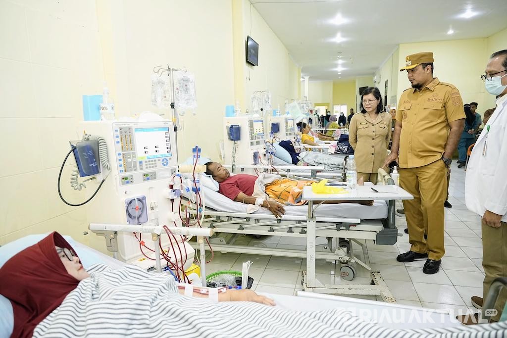 Puluhan Warga Inhu Keracunan Makanan, Bupati Ade Pastikan Biaya Ditanggung Pemkab