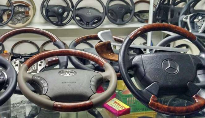 Ubah Setir Mobil Beraksen Kayu, Yuk Intip Harganya