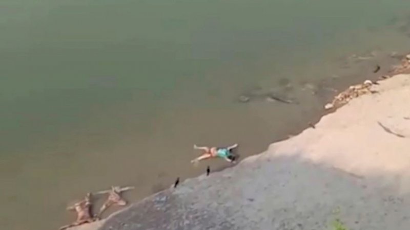 Kehabisan Kayu Bakar, 4.000 Jenazah COVID-19 Mengambang di Sungai Gangga