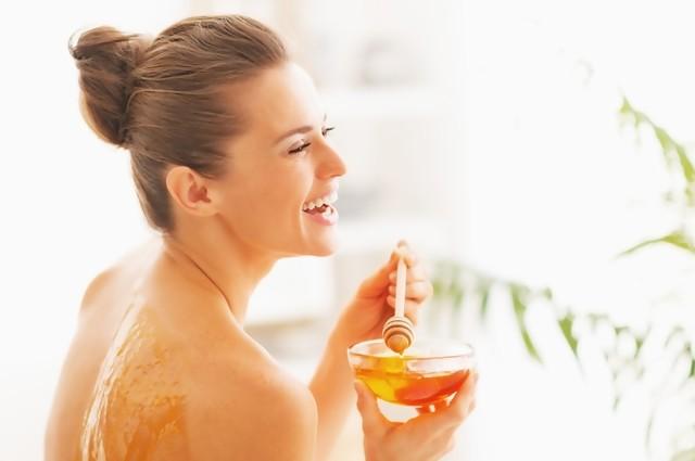 Menguak manfaat madu untuk kecantikan