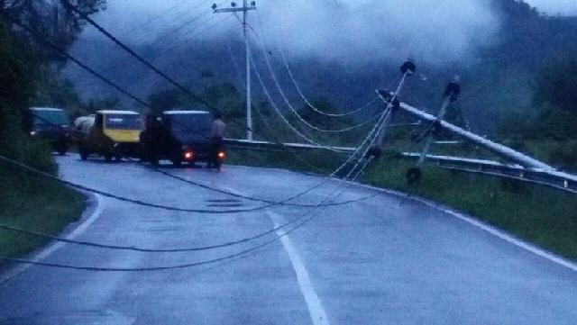 Listrik di Sumbar Padam Akibat Longsor, PLN Sebar Genset Mini