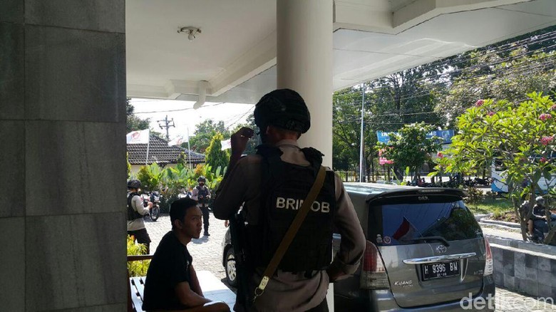 Brimob Bersenjata Mendadak Datangi Kantor Gerindra Jateng