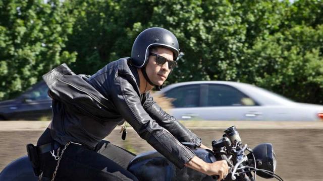 Berikut 4 Tips Memilih Kacamata Hitam untuk Naik Motor