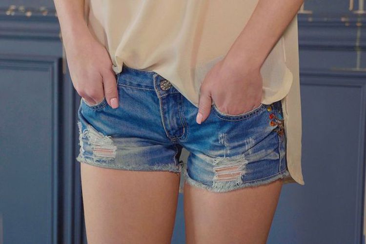 Guru Ini Sebut Gadis yang Pakai Celana Pendek Memang Ingin Diperkosa