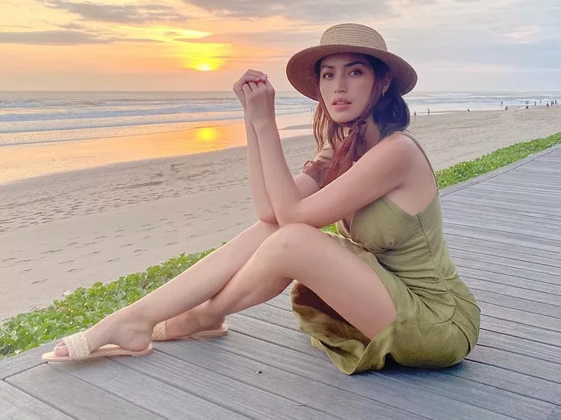 Paras Cantik Jessica Iskandar Menanti Indahnya Sunset Bali