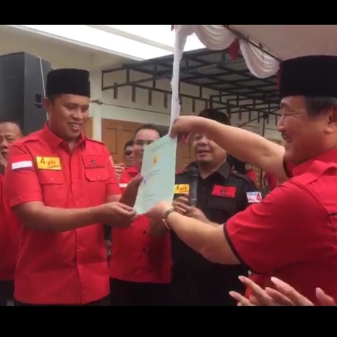 H. Halim Hibahkan Satu unit Ruko Untuk Kantor DPC PDIP Kuansing