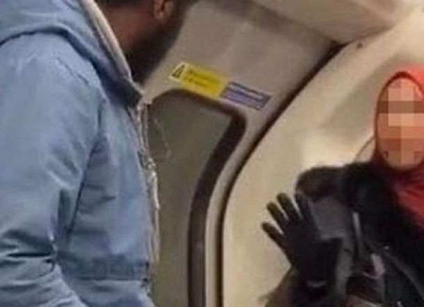 Viral.. Perempuan Muslim Bela Bocah Yahudi yang Dilecehkan di London