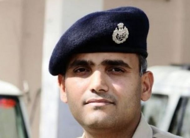 Detik Paling Menakutkan, Polisi Pahlawan Adang Amukan Massa Konflik Agama di India