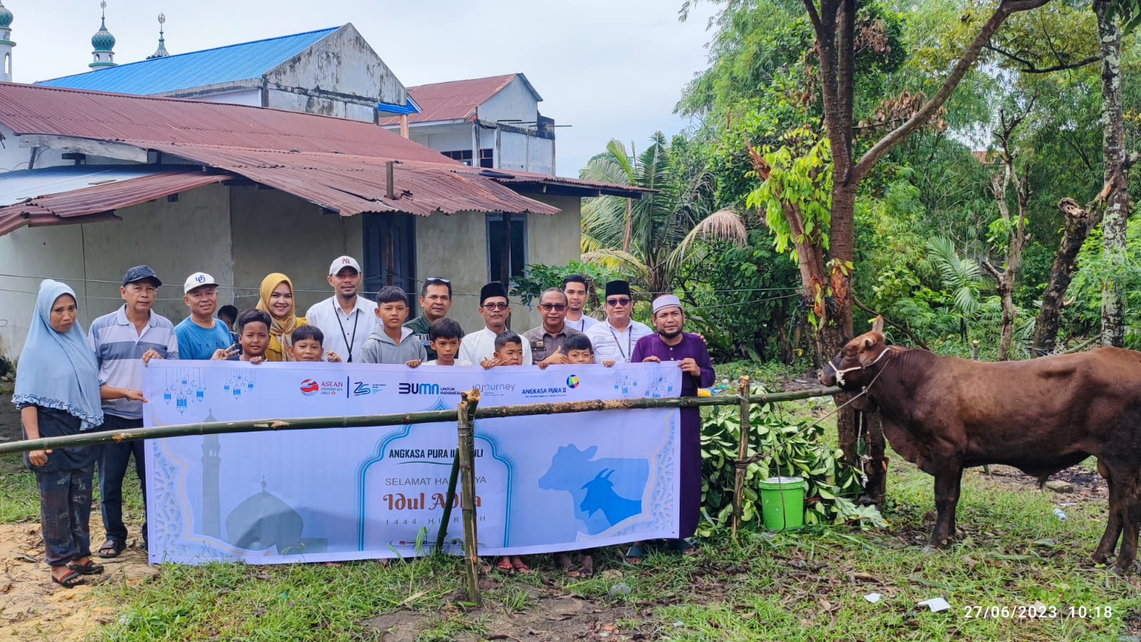 Bandara SSK II Pekanbaru Serahkan Sapi Berat 480 Kilogram ke Masyarakat
