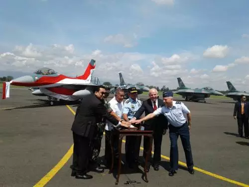 TNI AU Terima 24 Pesawat Tempur F-16 Hibah dari AS
