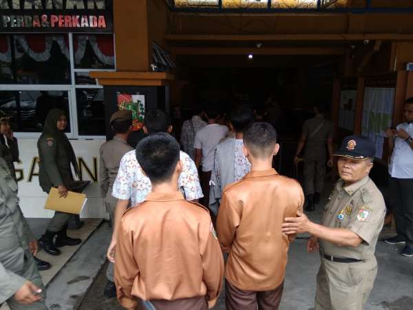 Asyik Bermain Warnet, 17 Pelajar Diamankan Satpol PP Pekanbaru 