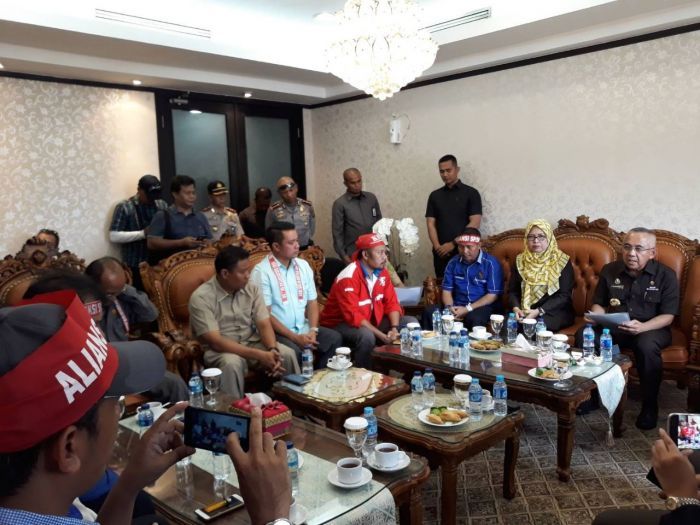 Terima Perwakilan Pendemo, Gubri : Tujuan kita Sama, Kita Ingin Mengurangi Pengangguran di Riau