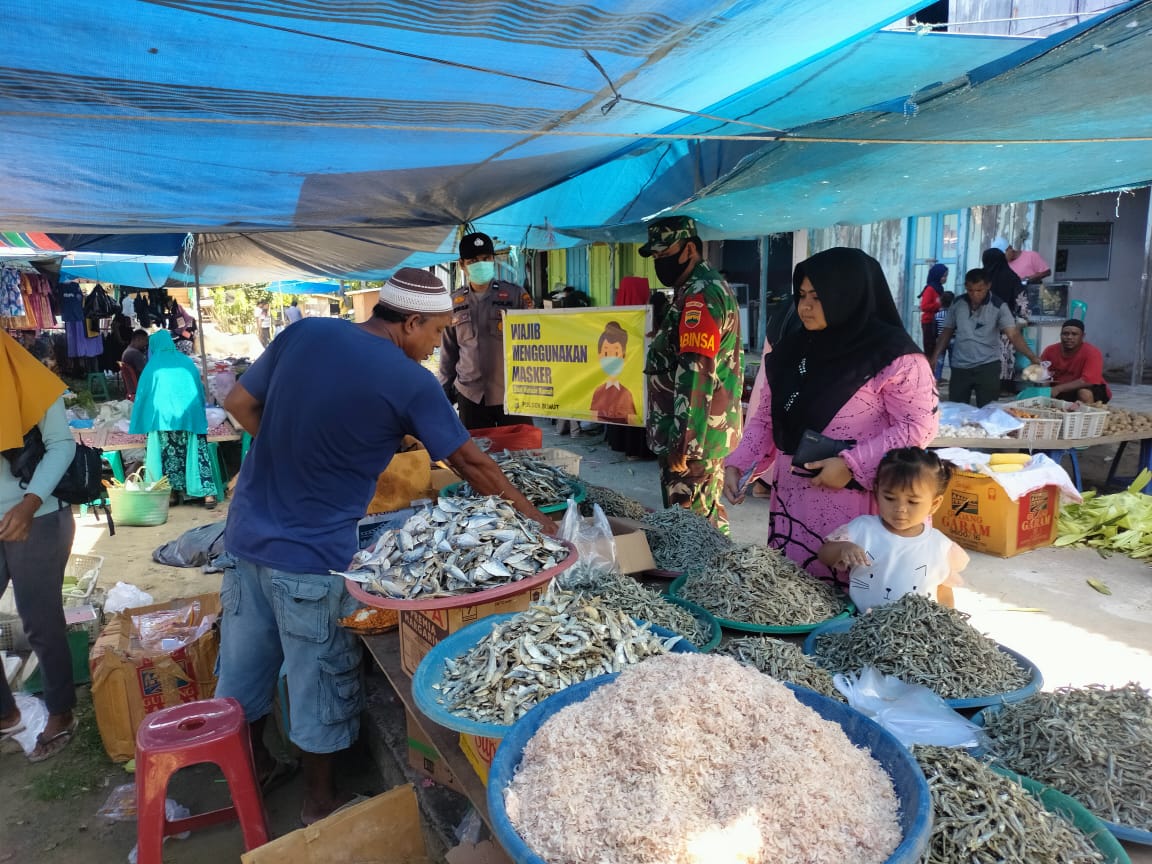 Polsek Bunut Imbau Warga di Pasar Kelurahan Bunut Agar Terapkan Prokes