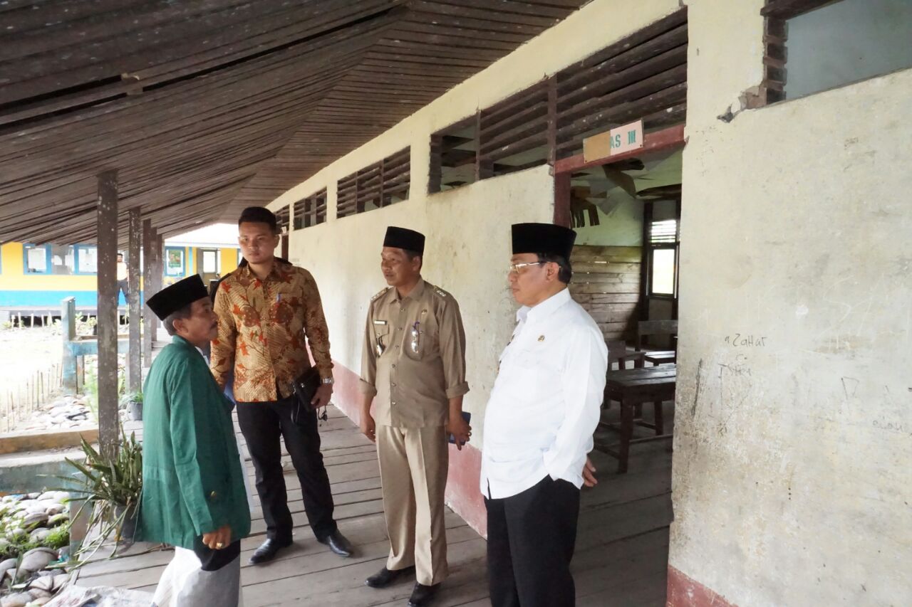 Bupati Inhil Tinjau Kondisi Memprihatinkan SDN 011 Desa Sungai Ambat