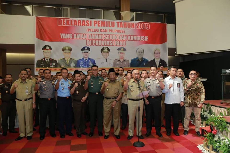 Gubernur Riau Pimpin Pembacaan Deklarasikan 2019 Pemilu Damai