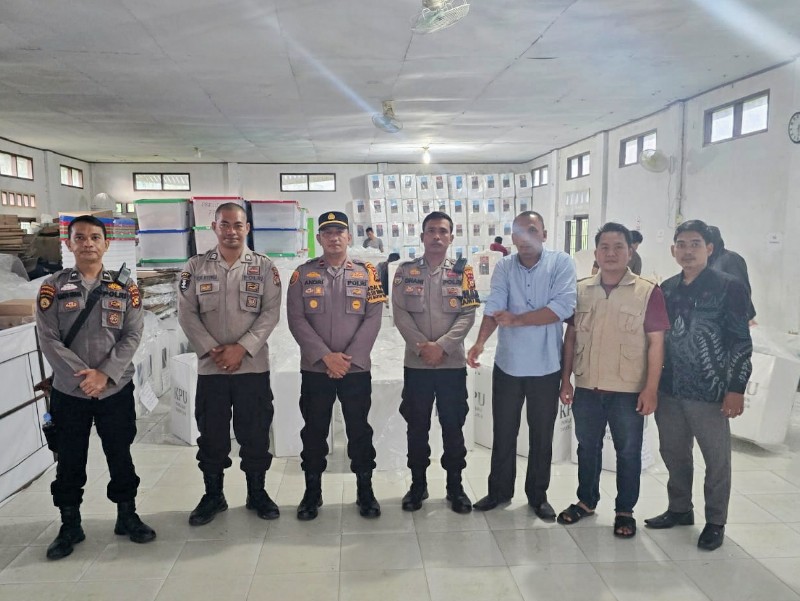 Kapolsek Rimba Melintang Kawal Pergeseran Kotak Suara ke KPU Rokan Hilir