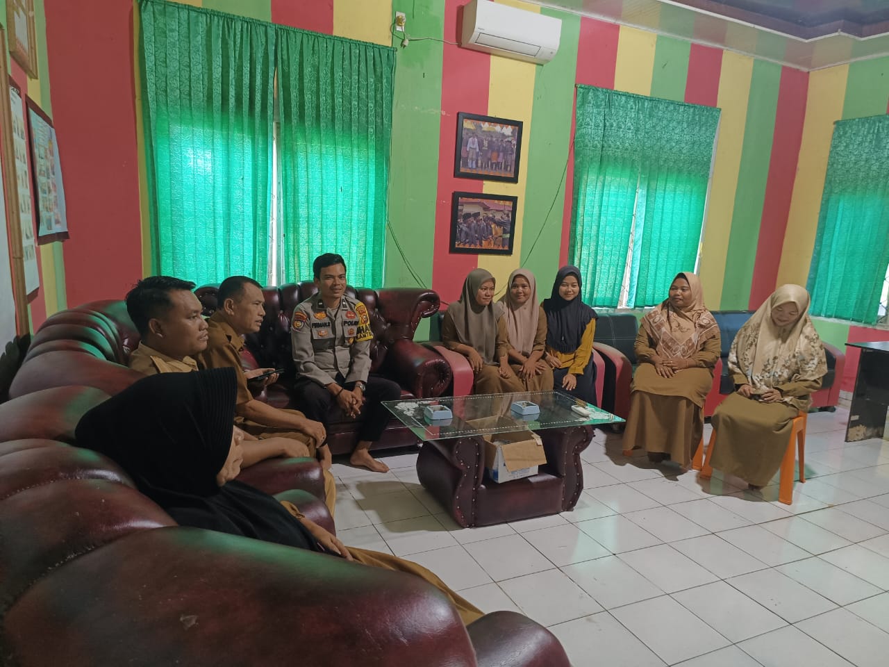 Bhabinkamtibmas Bonai Darussalam Sosialisasikan Pemilu Damai 2024