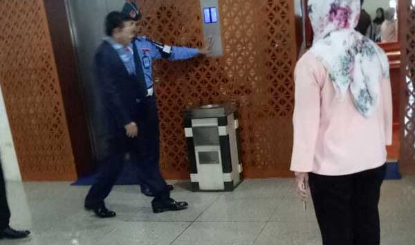 Aktif Kerja Lagi di Senayan, Setnov Masuk Lewat Pintu Belakang