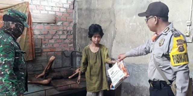 Dua Bocah Yatim Kelaparan Badan Kurus Kering di Muara Enim: 'Bawa Nasi Ndak, Pak?'