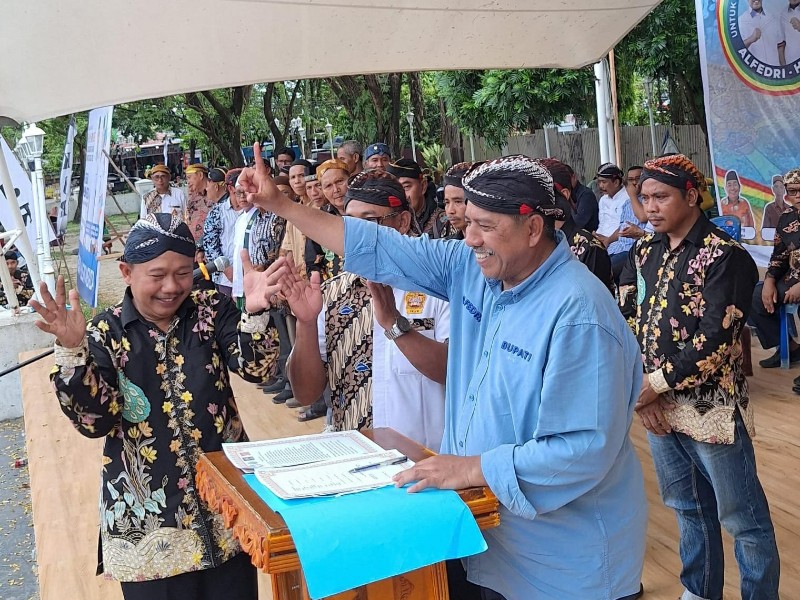 Ratusan Relawan Keluarga Jawa Deklarasikan Dukung Alfedri-Husni di Pilkada Siak 2024