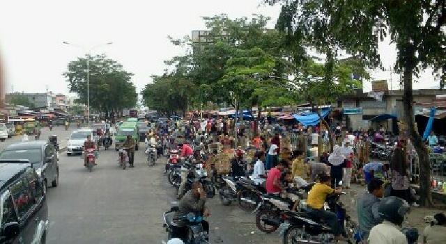 Satpol PP Pekanbaru Akan Tertibkan PKL yang Berjualan di Pinggir Jalan