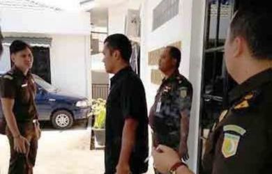 Polisi Baku Hantam Lawan Staf Kejaksaan, Satu Terkapar