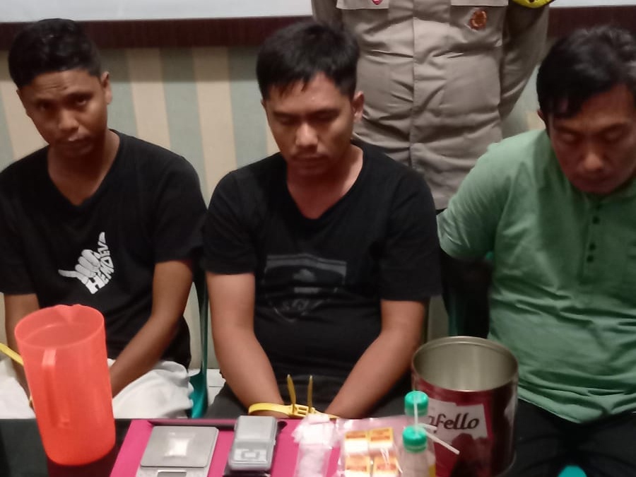 Jadi Pengedar Sabu, Pecatan Polisi dan Kroninya Ditangkap di Pematang Reba Inhu