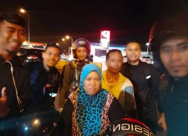Pilu! Orang Tua Tempuh 425 Km untuk Antar Laptop, Putri Cuma Bilang Titip di Pos Jaga