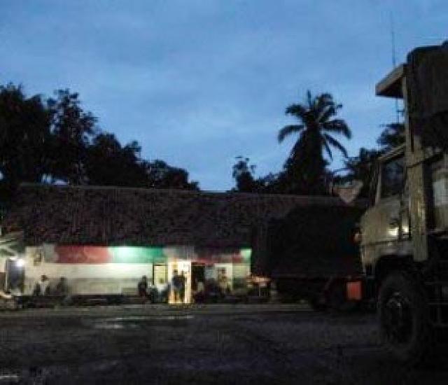 Warga Minta Camat Tutup Warung Karaoke di Jalan Kubang Raya