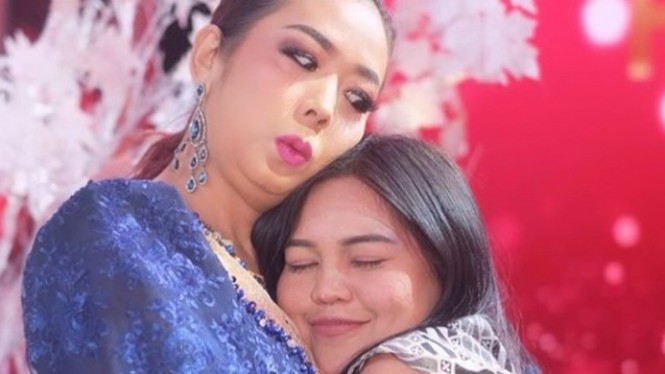 Ini Sosok Tukang Make Up Soimah Jadi Sorotan, 'Lanang Kok Cantik'