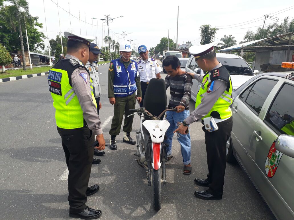 186 Pengendara Ditilang Dalam Operasi Patuh di Pekanbaru
