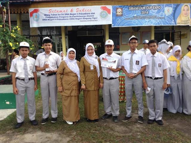 Wuih..Nasyid SMAN 4 Pekanbaru Raih Juara I dan II