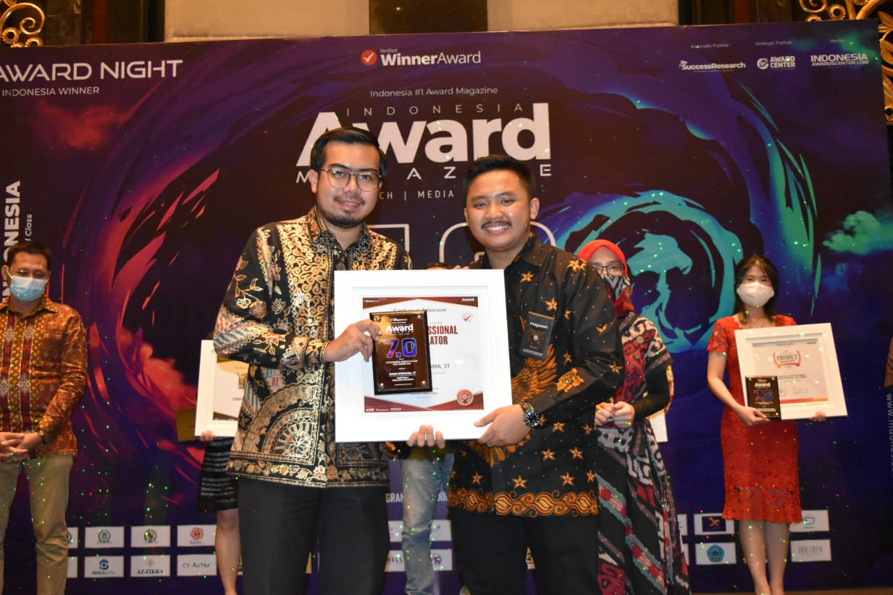 Ginda Burnama Terima Penghargaan Dari Indonesia Awards Magazine