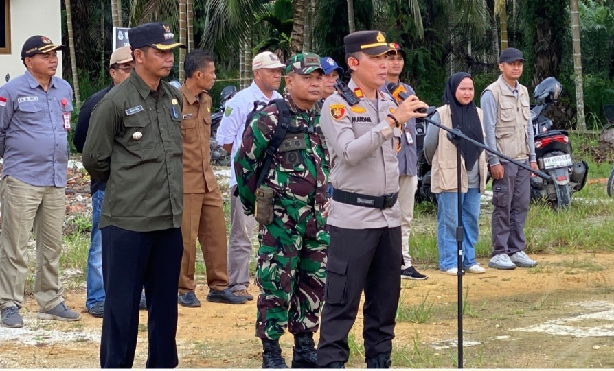 Kapolsek Kempas dan Forkopimcam Apel Siaga Pergeseran Logistik Pilkada