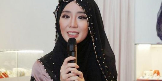 Mantan Model Majalah Dewasa Putuskan Jadi Mualaf