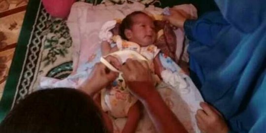 Di atas Sajadah, Bayi Laki-laki Ditemukan di Mihrab Masjid