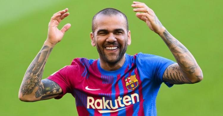 Dikontrak Barca Lagi, Alves Dapat Tugas Berat