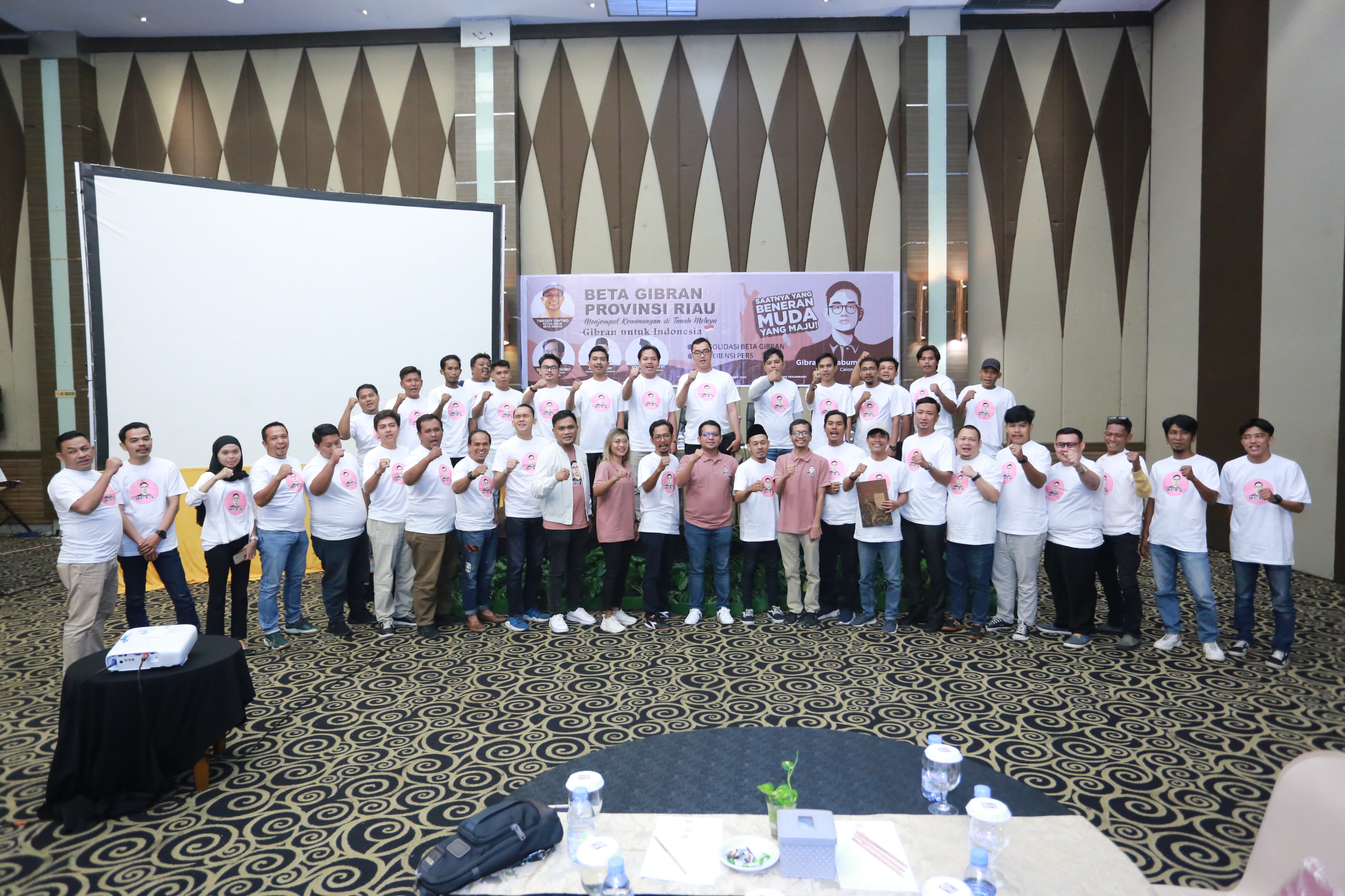 Yakin Menang 1 Putaran, Beta Gibran Target 70 Persen Suara di Riau