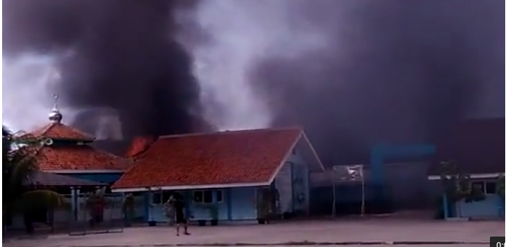 Mencekam! Video Detik-detik Gudang Petasan di Kosambi Meledak dan Terbakar