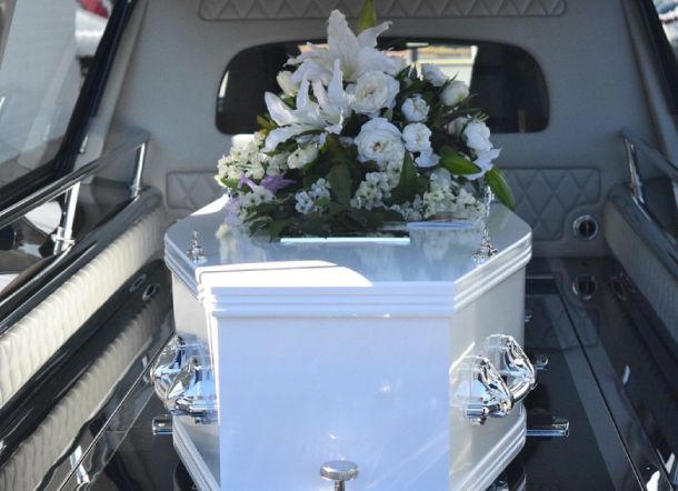 Minta Cuti ke Pemakaman Kerabatnya, Karyawan Ini Kirimkan Foto Jenazah ke Bos