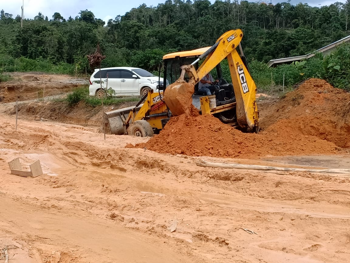 Tangani Kerusakan Jalan Lintas Provinsi Rokan - Banjar Datar, Dinas PUPR Rohul Turunkan Alat Berat
